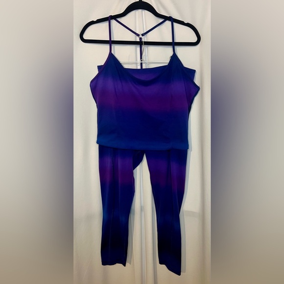 Women’s Victorias Secret On Point Activewear Set - Picture 1 of 9